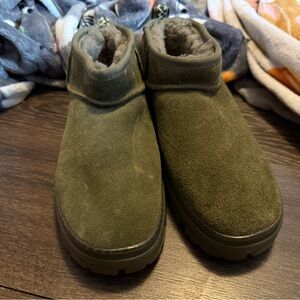 Ugg Classic Ultra Mini Clear women’s size 9